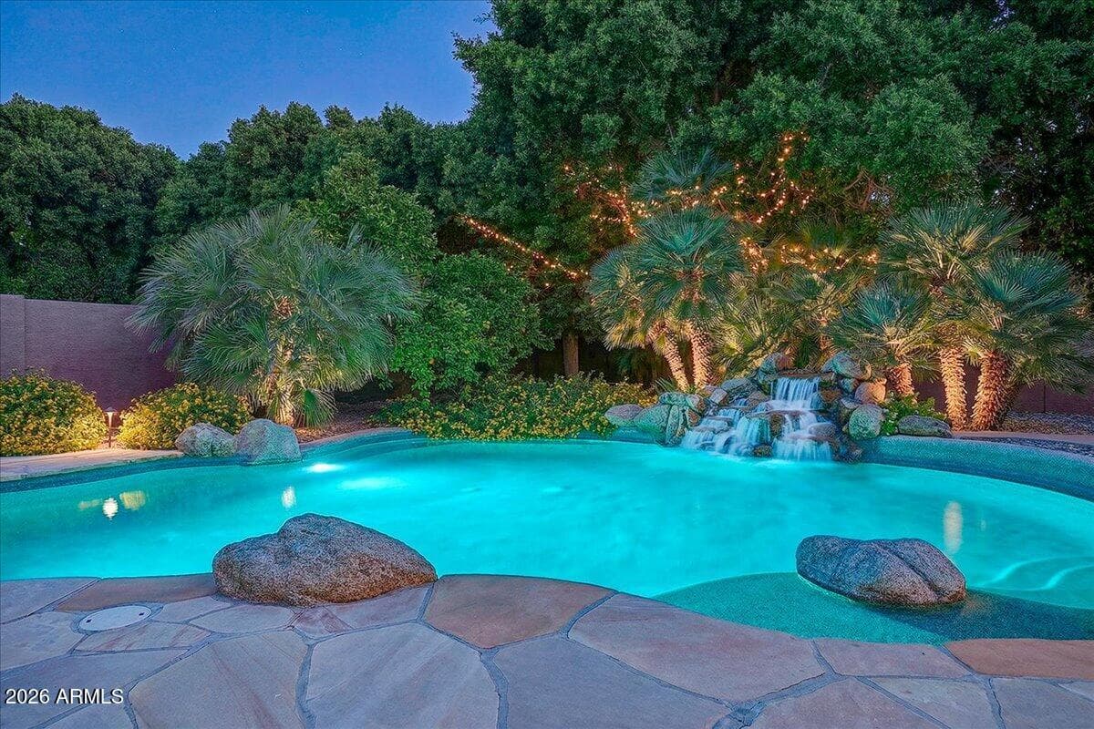 1054 E GOLDEN Court, Chandler, AZ 85225 — photo 4 of 53