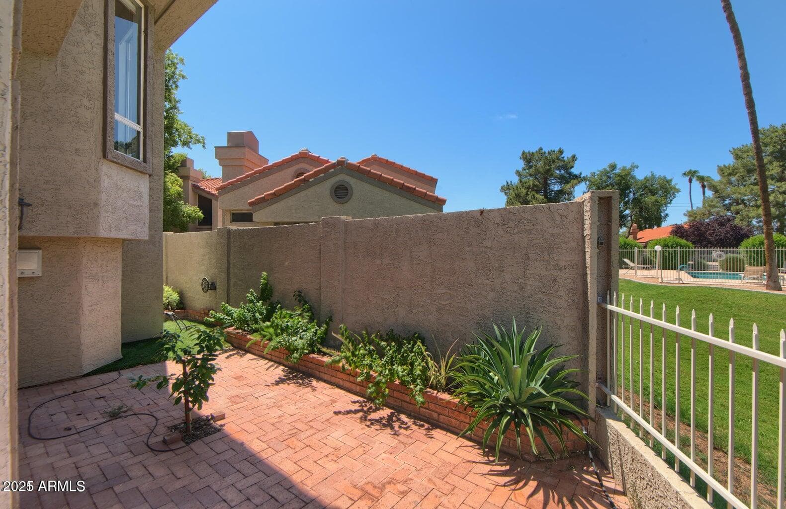 4020 E LAUREL Lane, Phoenix, AZ 85028 — photo 13 of 39