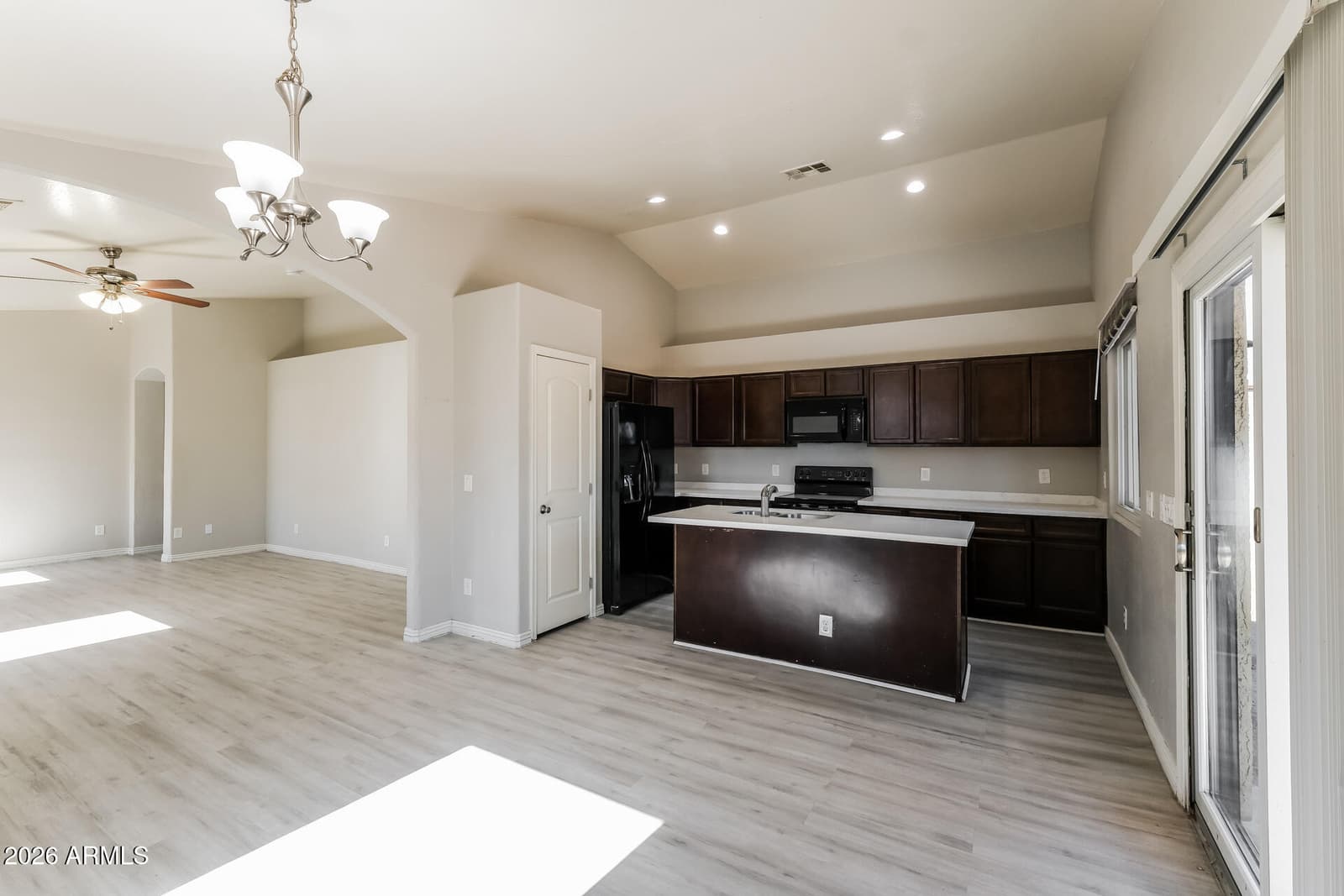 610 E DEE Street, Avondale, AZ 85323 — photo 9 of 21