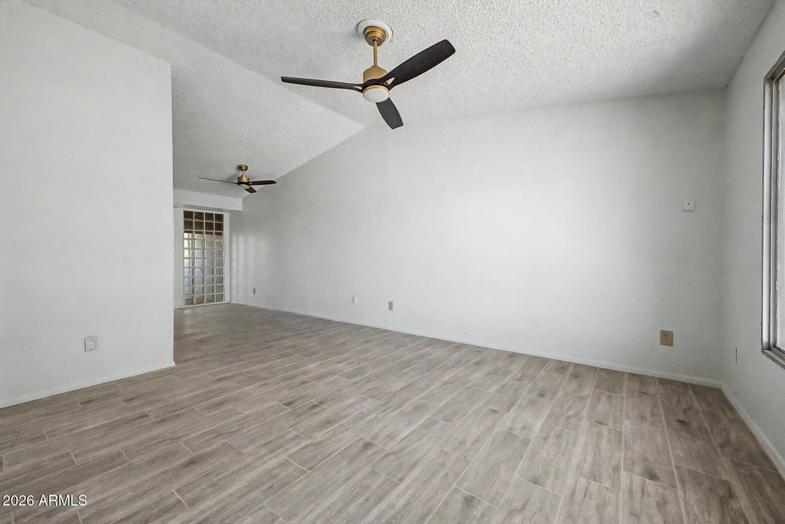 3646 N 67TH Avenue 106, Phoenix, AZ 85033 — photo 5 of 24