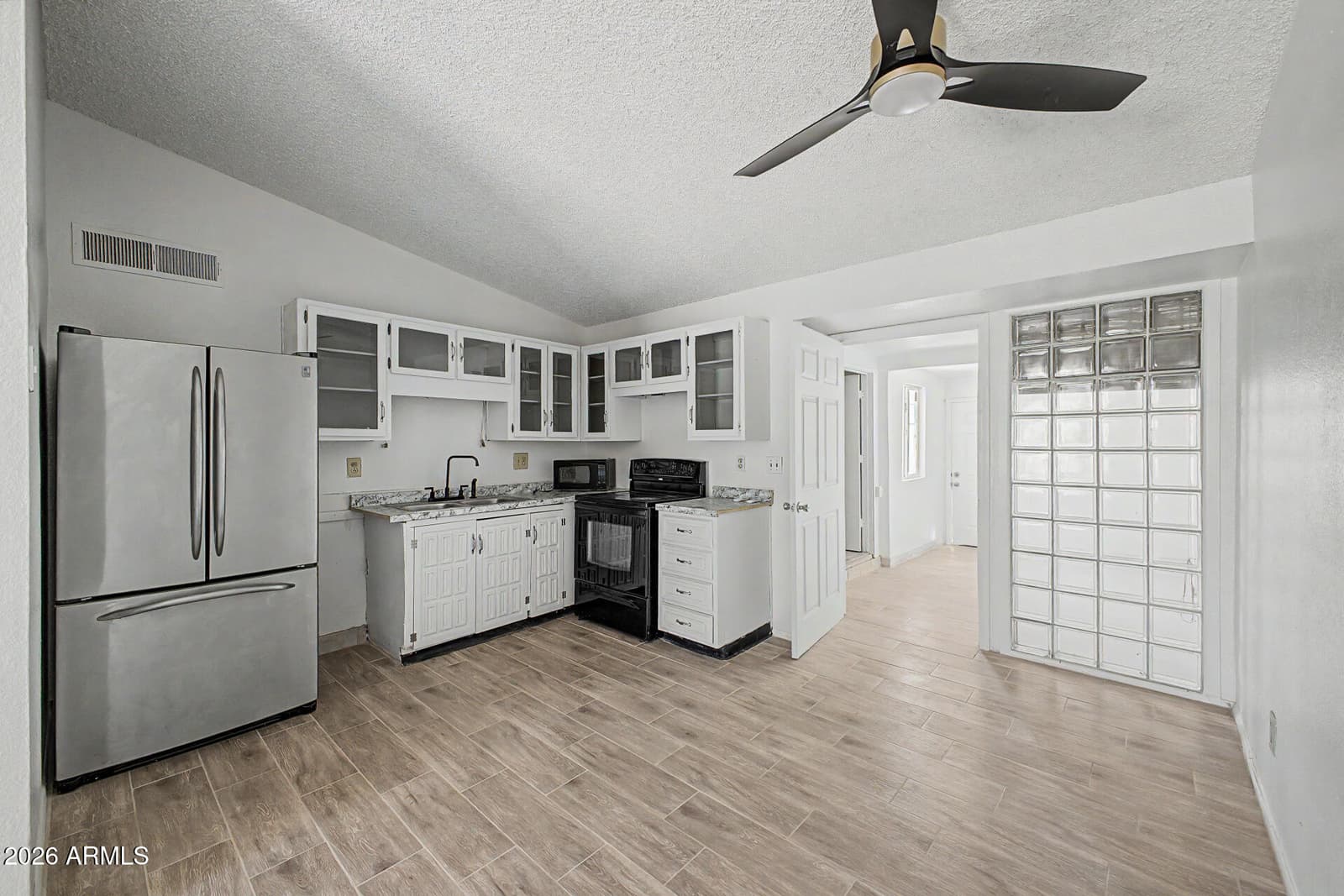 3646 N 67TH Avenue 106, Phoenix, AZ 85033 — photo 8 of 24