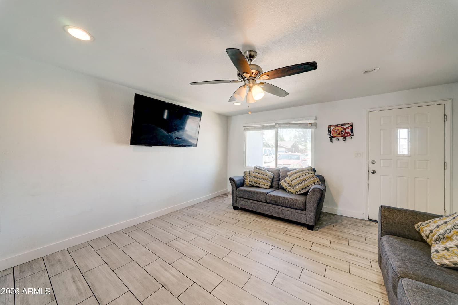 7937 W MEADOWBROOK Avenue, Phoenix, AZ 85033 — photo 4 of 29