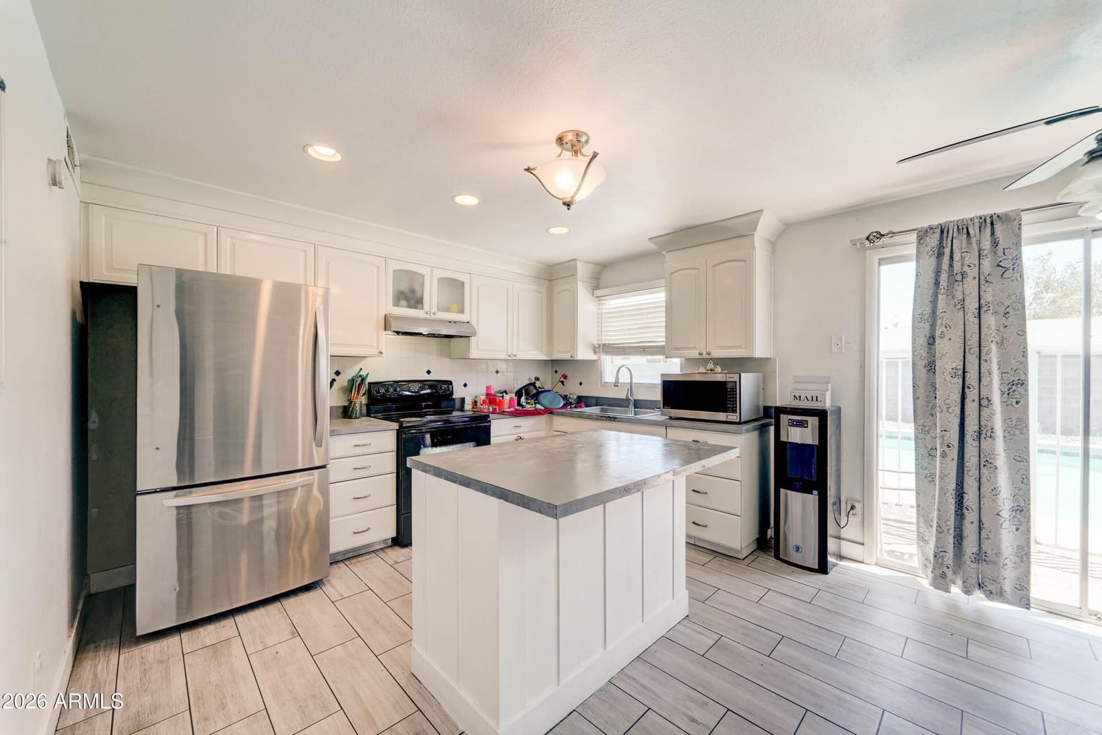 7937 W MEADOWBROOK Avenue, Phoenix, AZ 85033 — photo 10 of 29