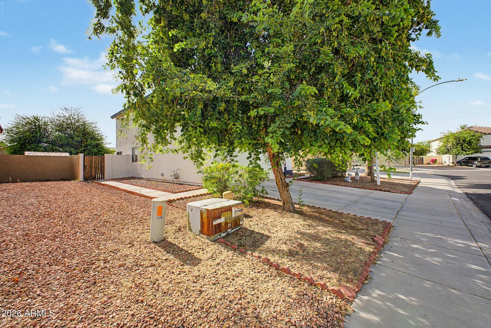 6814 N 77TH Avenue, Glendale, AZ 85303 — photo 4 of 45