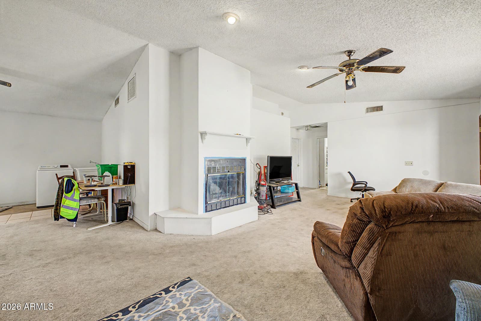 547 E Quail Avenue, Apache Junction, AZ 85119 — photo 6 of 28
