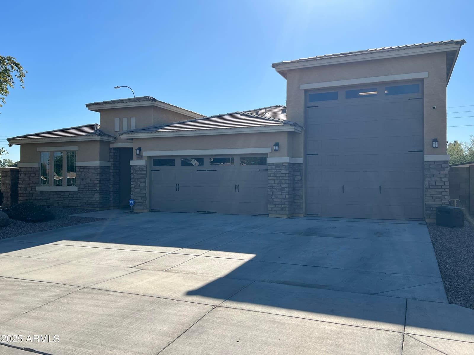 10605 W Catalina Drive, Avondale, AZ 85392 — photo 2 of 59