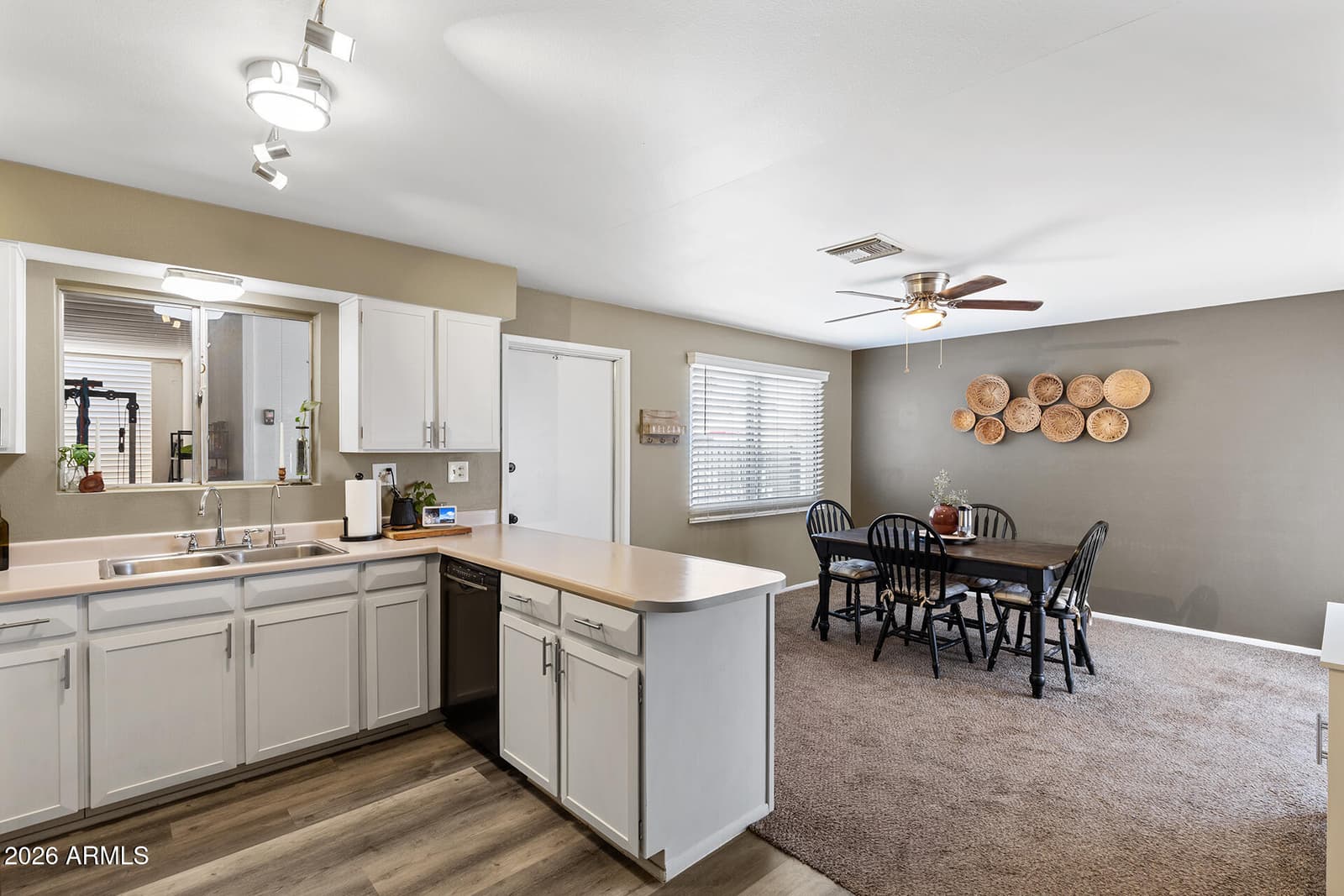 3710 W Caron Street, Phoenix, AZ 85051 — photo 11 of 34