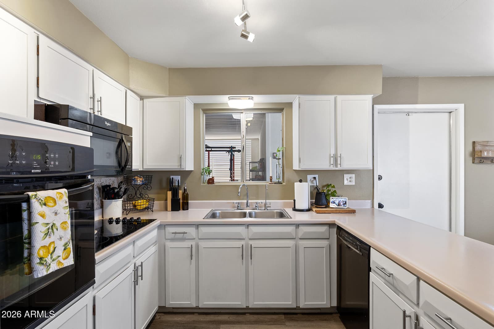 3710 W Caron Street, Phoenix, AZ 85051 — photo 12 of 34