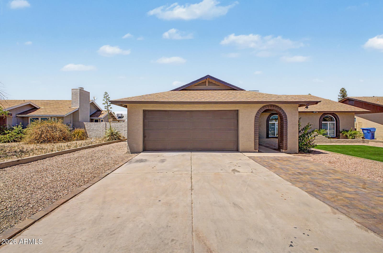 528 W MOHAWK Lane, Phoenix, AZ 85027 — photo 7 of 37