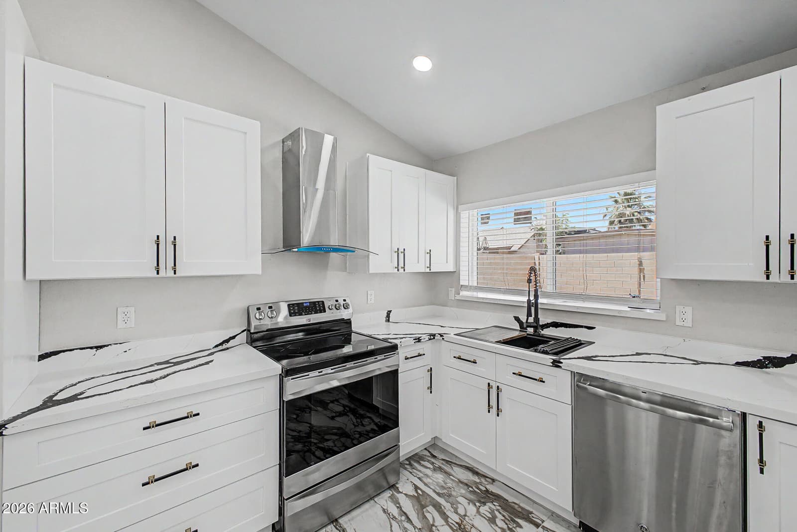 528 W MOHAWK Lane, Phoenix, AZ 85027 — photo 18 of 37