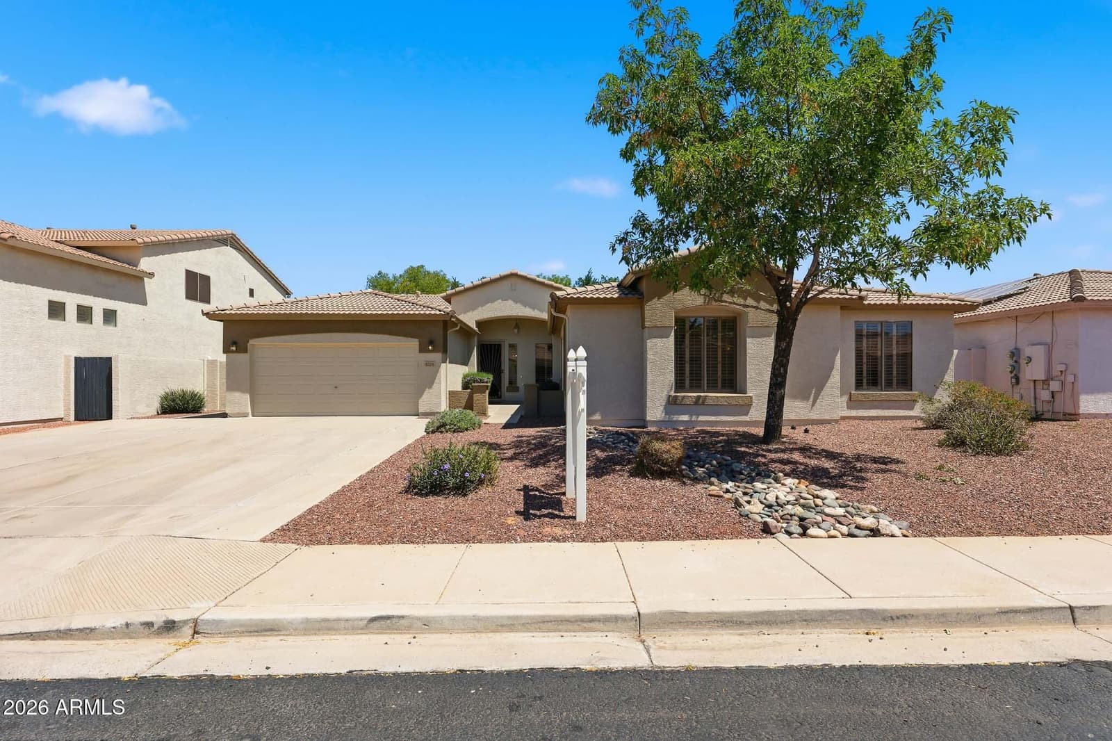 8216 W CROCUS Drive, Peoria, AZ 85381 — photo 4 of 72