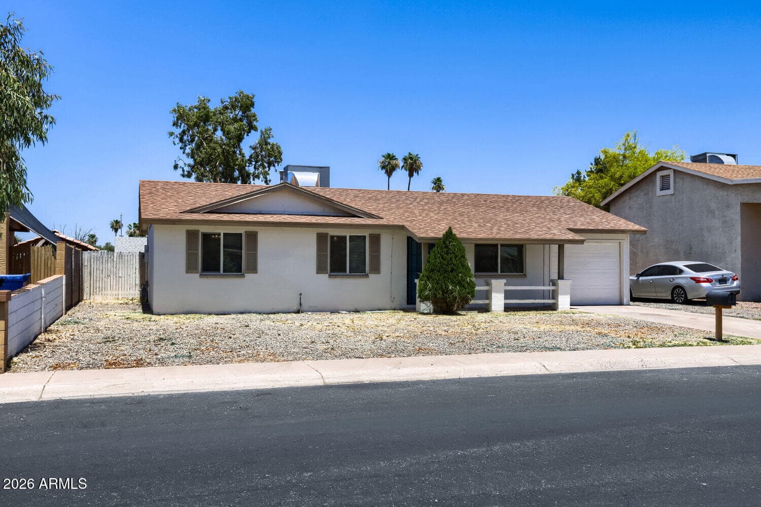 4526 E BURGESS Lane, Phoenix, AZ 85042 — photo 4 of 28