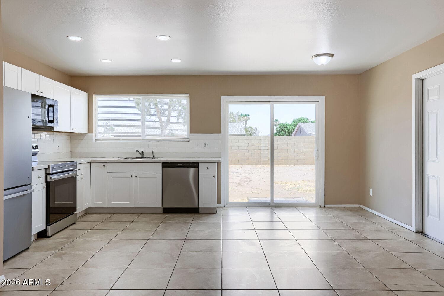 4526 E BURGESS Lane, Phoenix, AZ 85042 — photo 10 of 28