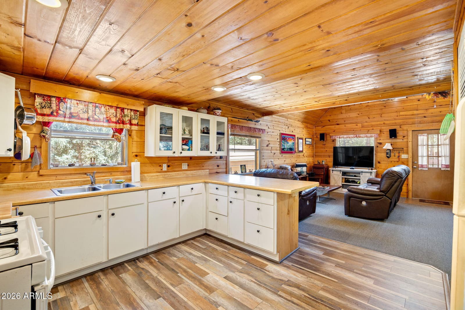 2118 BLUEJAY Road, Overgaard, AZ 85933 — photo 11 of 28