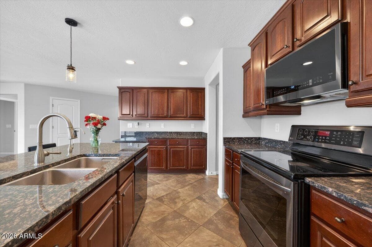 859 W DESERT SEASONS Drive, San Tan Valley, AZ 85143 — photo 11 of 31