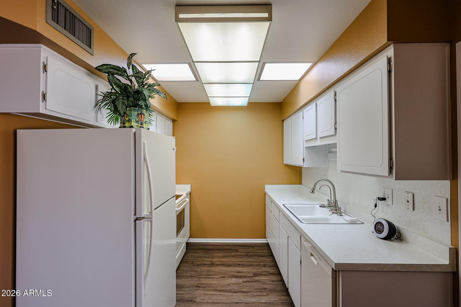 13071 N 100th Drive, Sun City, AZ 85351 — photo 14 of 41