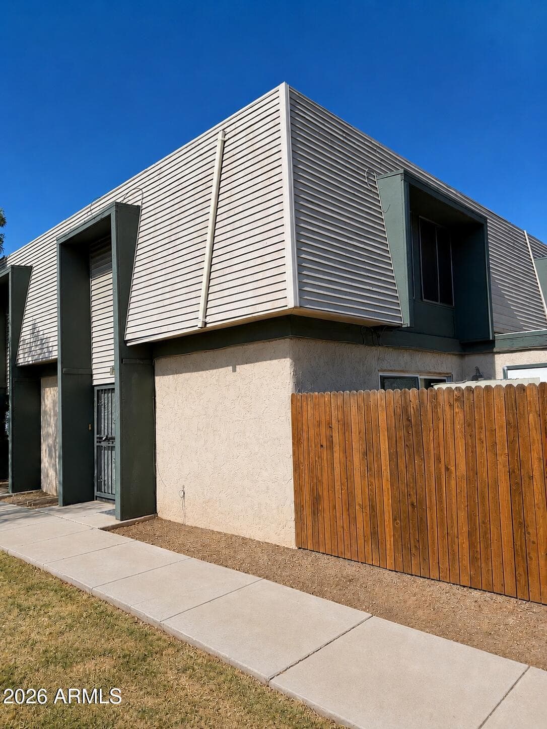 5919 W GOLDEN Lane, Glendale, AZ 85302 — photo 4 of 11