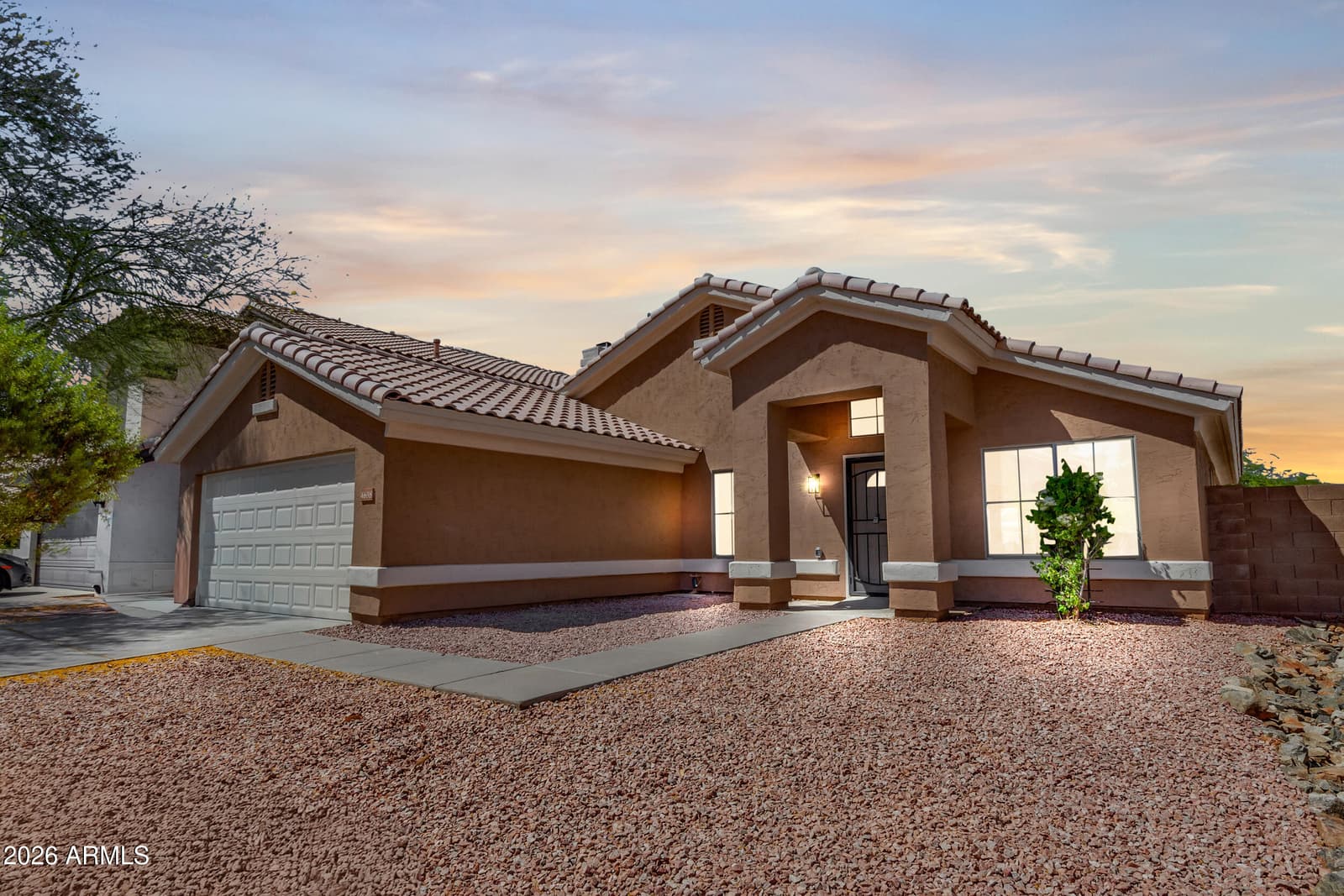 4638 E SUMMERHAVEN Drive, Phoenix, AZ 85044 — photo 1 of 42