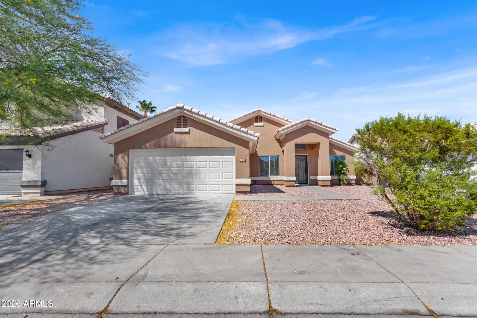 4638 E SUMMERHAVEN Drive, Phoenix, AZ 85044 — photo 4 of 42