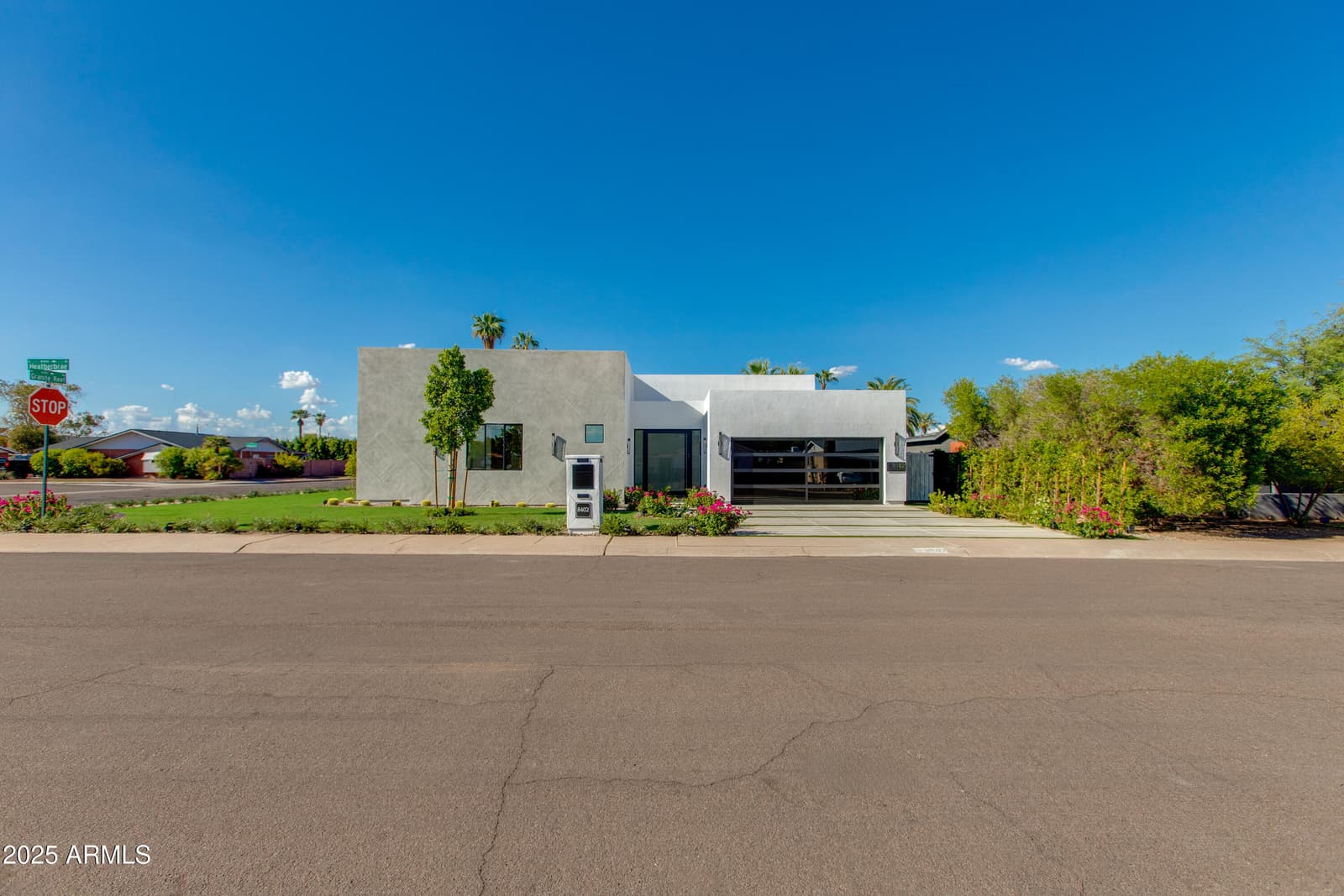 8402 E HEATHERBRAE Drive, Scottsdale, AZ 85251 — photo 5 of 60
