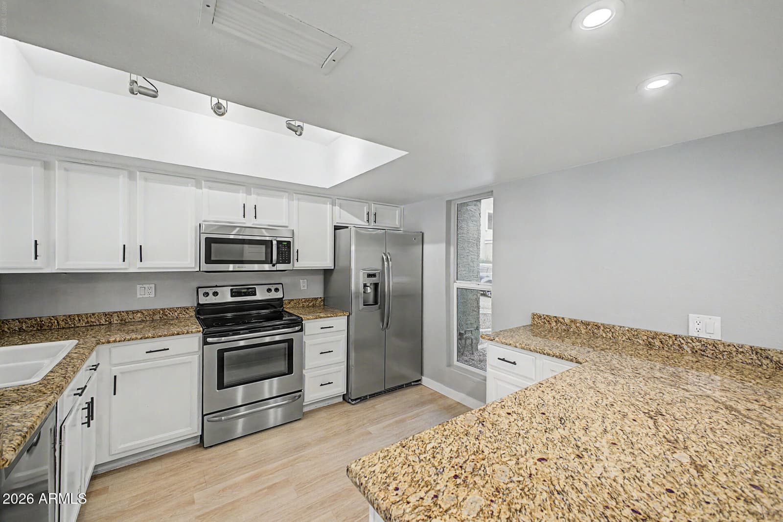 815 E GROVERS Avenue 28, Phoenix, AZ 85022 — photo 13 of 45