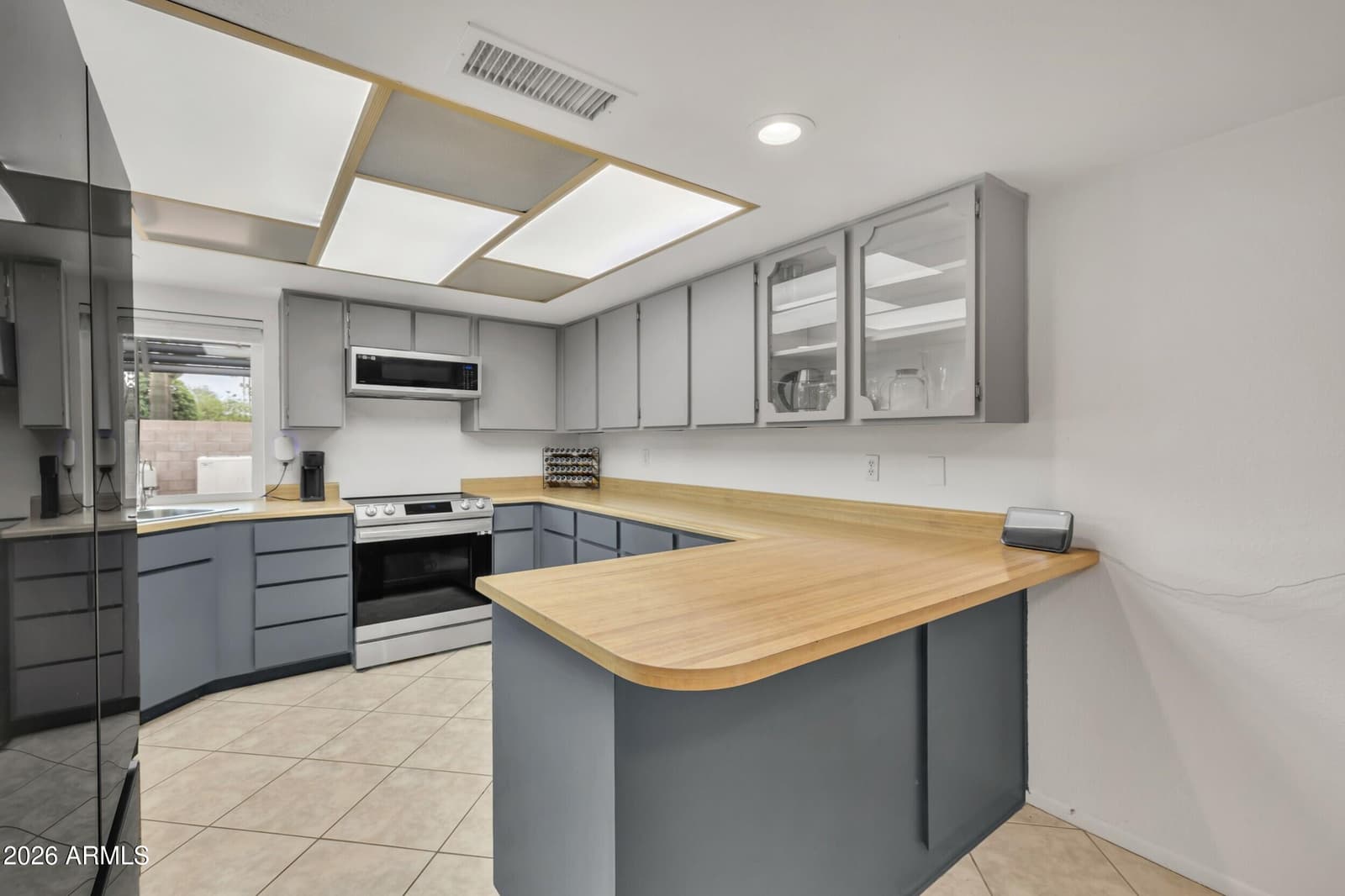 3833 W PHELPS Road, Phoenix, AZ 85053 — photo 3 of 56