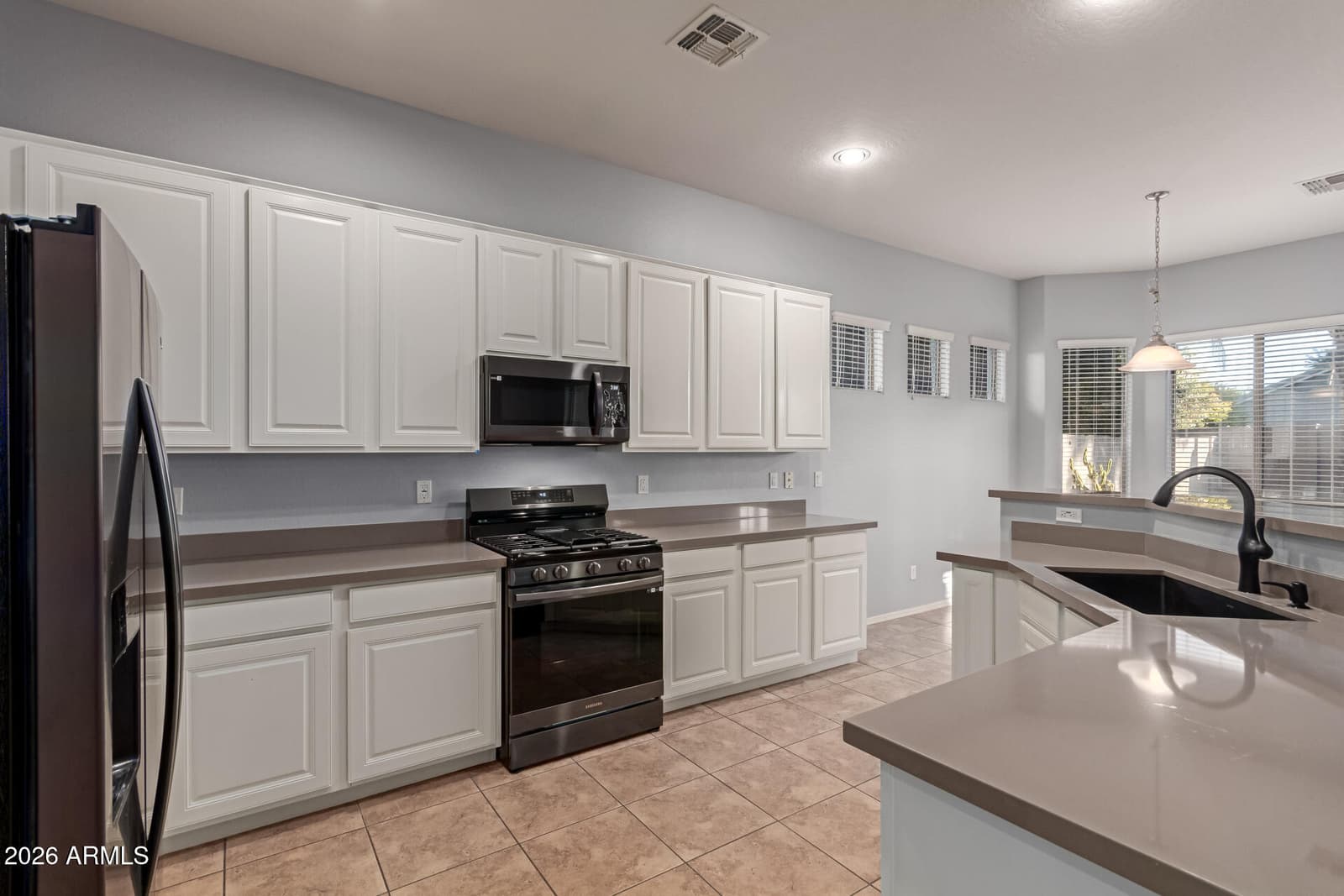 1013 W AYRSHIRE Trail, San Tan Valley, AZ 85143 — photo 8 of 28