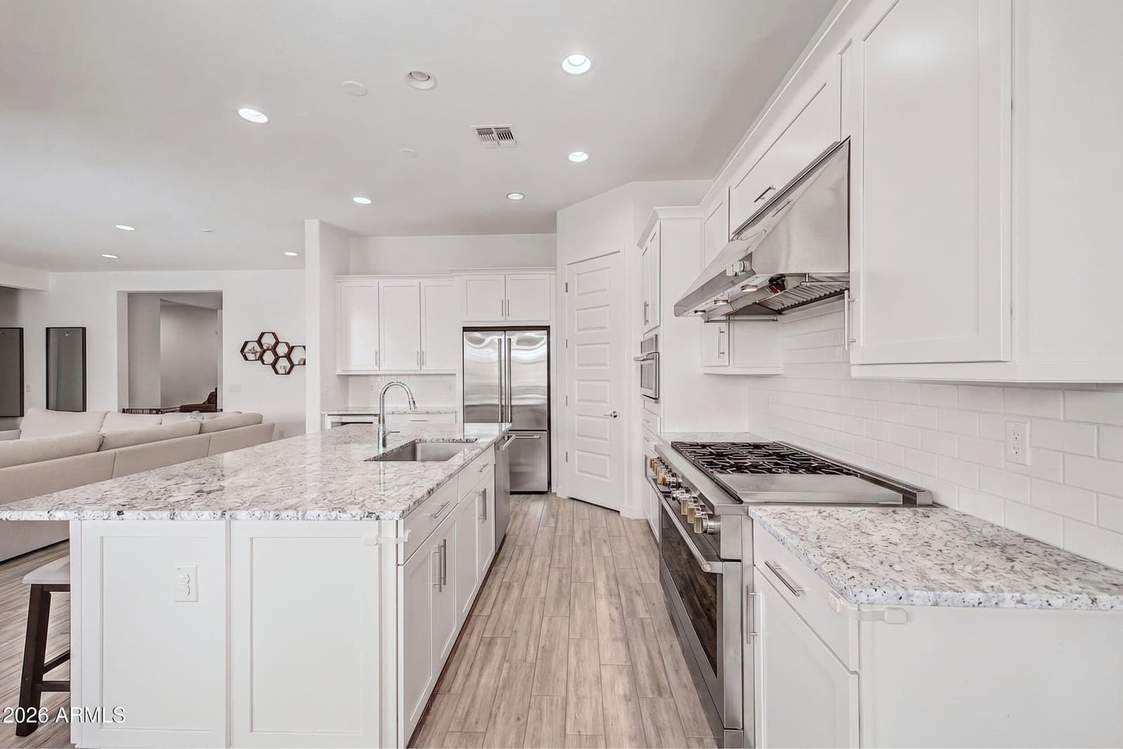 256 E GEMINI Place, Chandler, AZ 85249 — photo 5 of 32