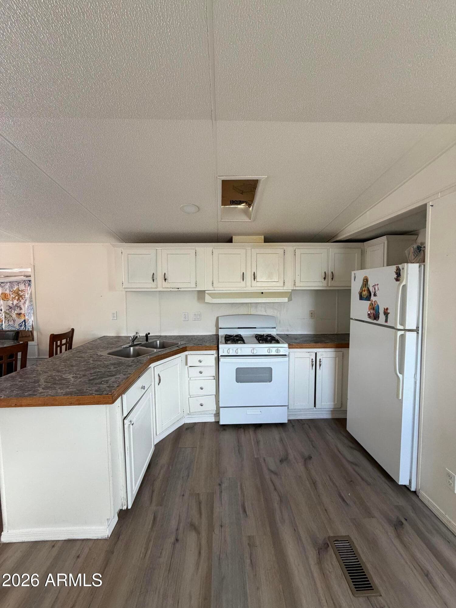 303 E SOUTH MOUNTAIN Avenue 49, Phoenix, AZ 85042 — photo 9 of 25