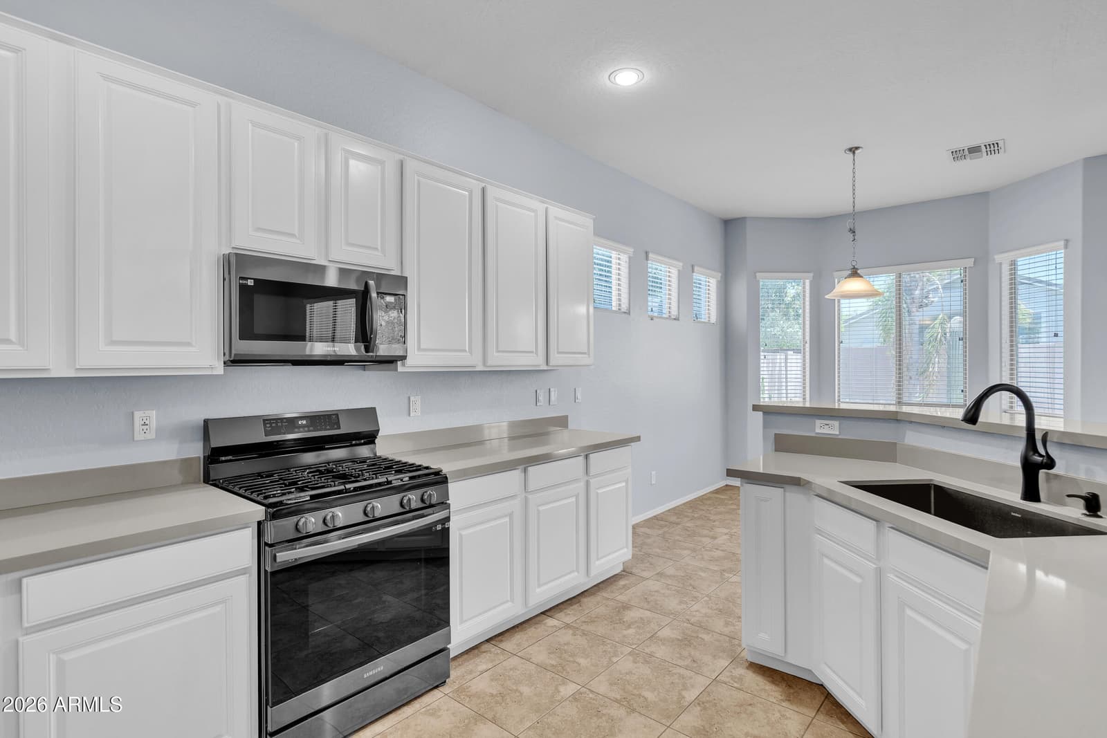 1013 W AYRSHIRE Trail, San Tan Valley, AZ 85143 — photo 9 of 28