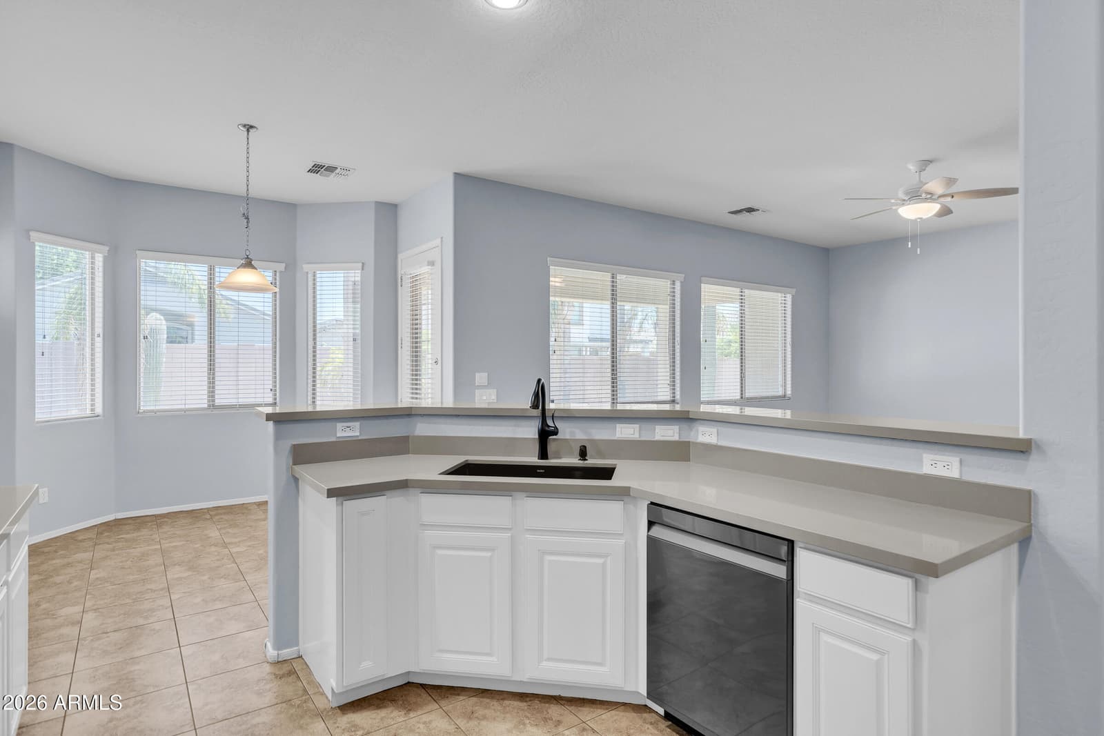 1013 W AYRSHIRE Trail, San Tan Valley, AZ 85143 — photo 10 of 28