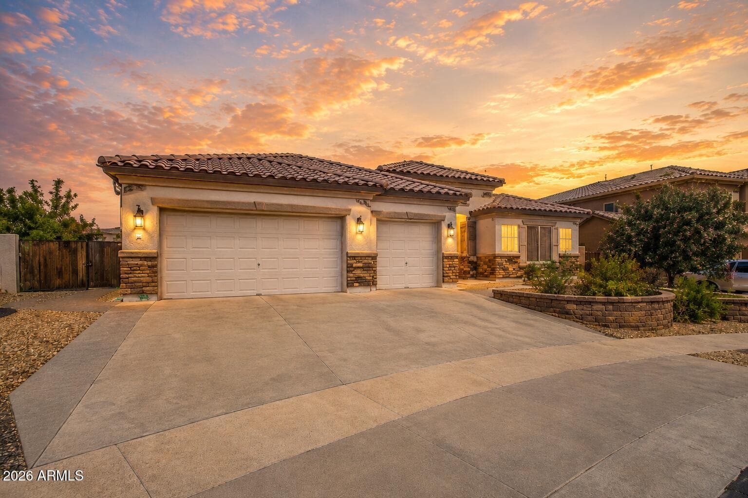 33317 N 21ST Drive, Phoenix, AZ 85085 — photo 4 of 49