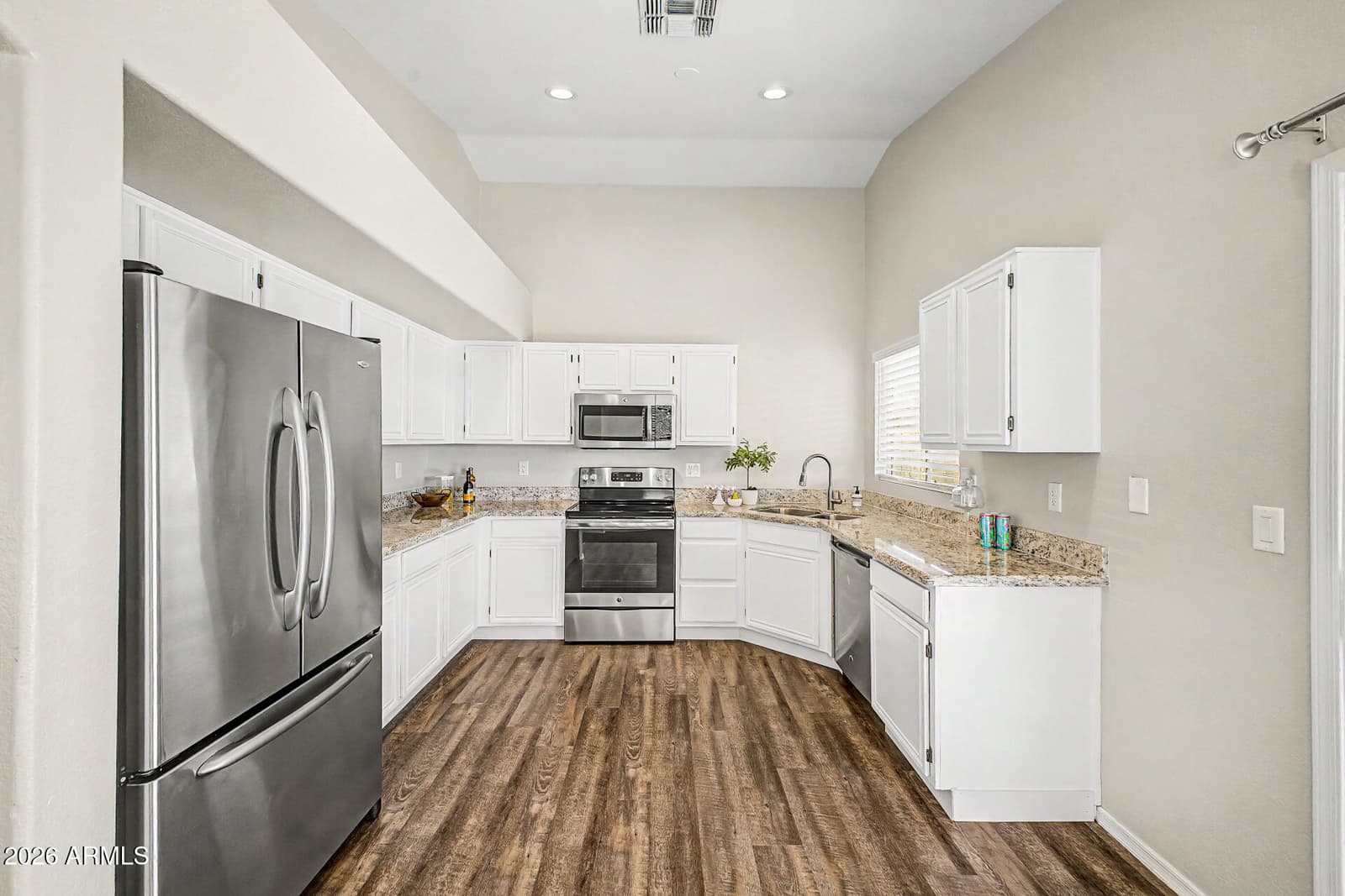 8408 W Bloomfield Road W, Peoria, AZ 85381 — photo 10 of 30