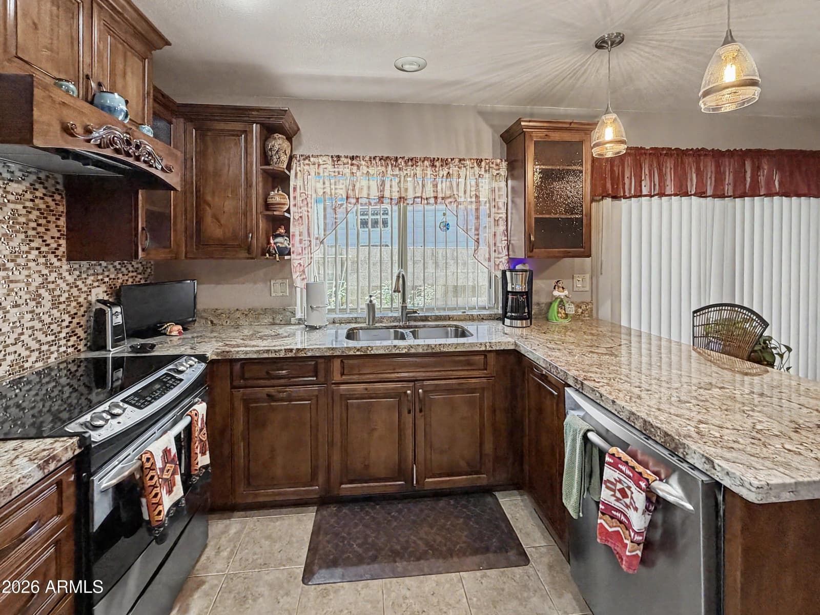 10413 N 46TH Avenue, Glendale, AZ 85302 — photo 11 of 66