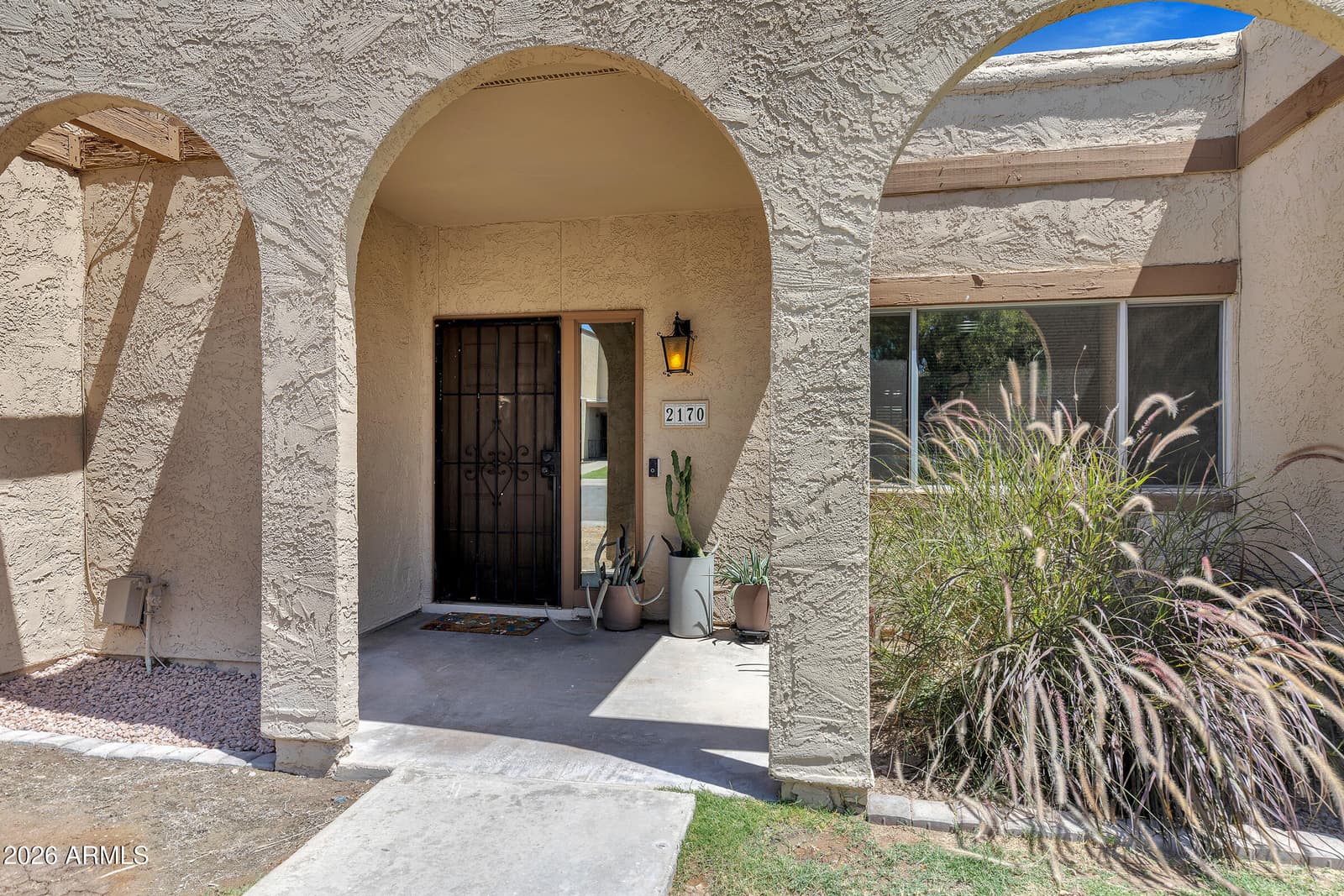 2170 E MINTON Drive, Tempe, AZ 85282 — photo 4 of 33