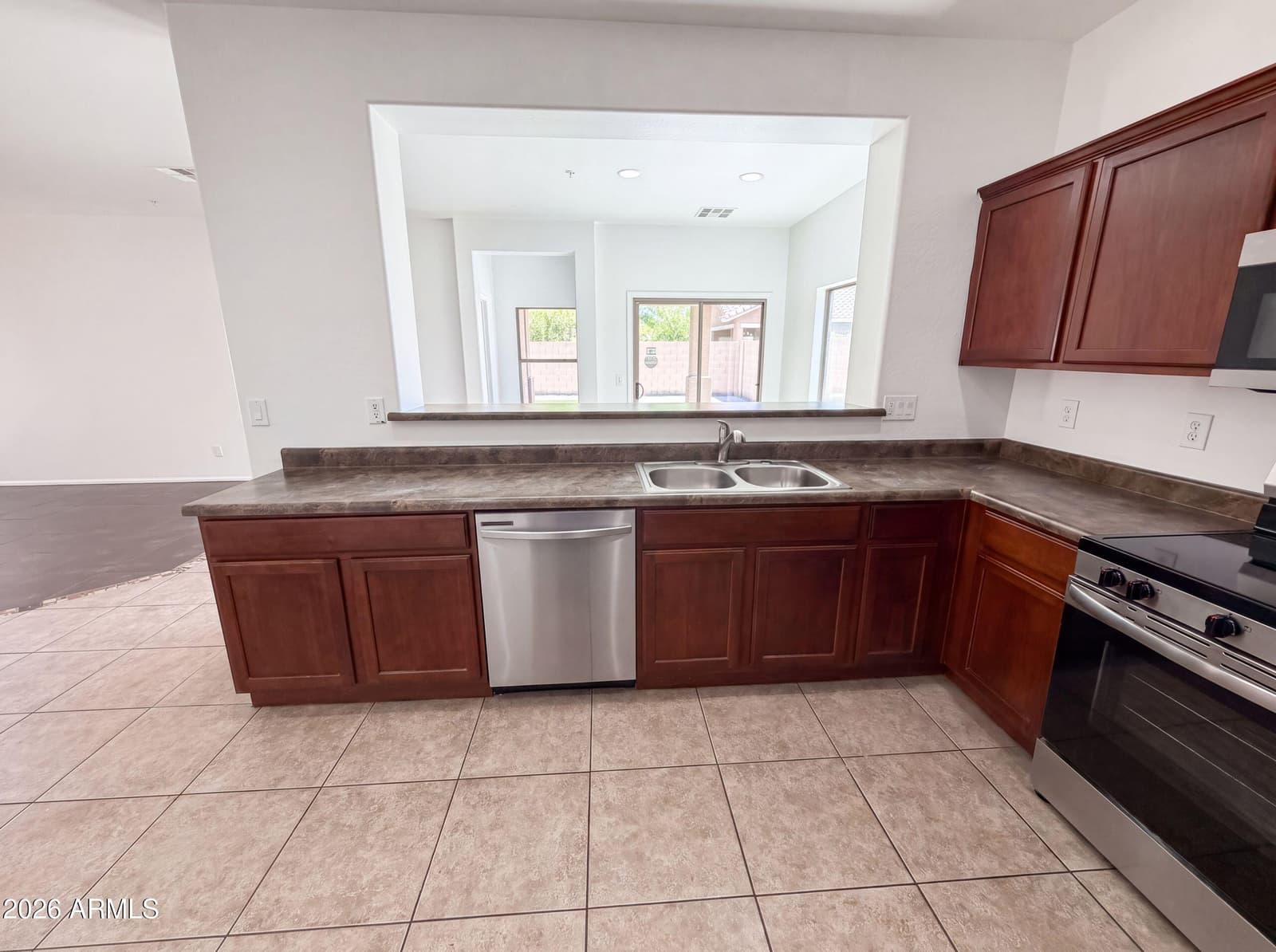 934 E OVERLIN Lane, Avondale, AZ 85323 — photo 10 of 26
