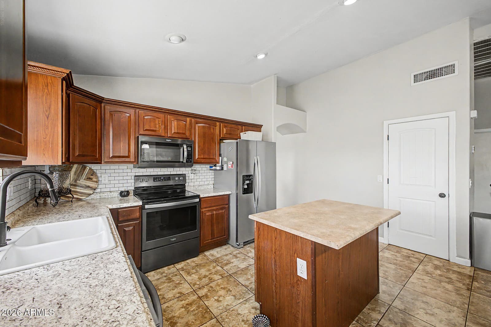 6804 S 43rd Lane, Laveen, AZ 85339 — photo 12 of 30