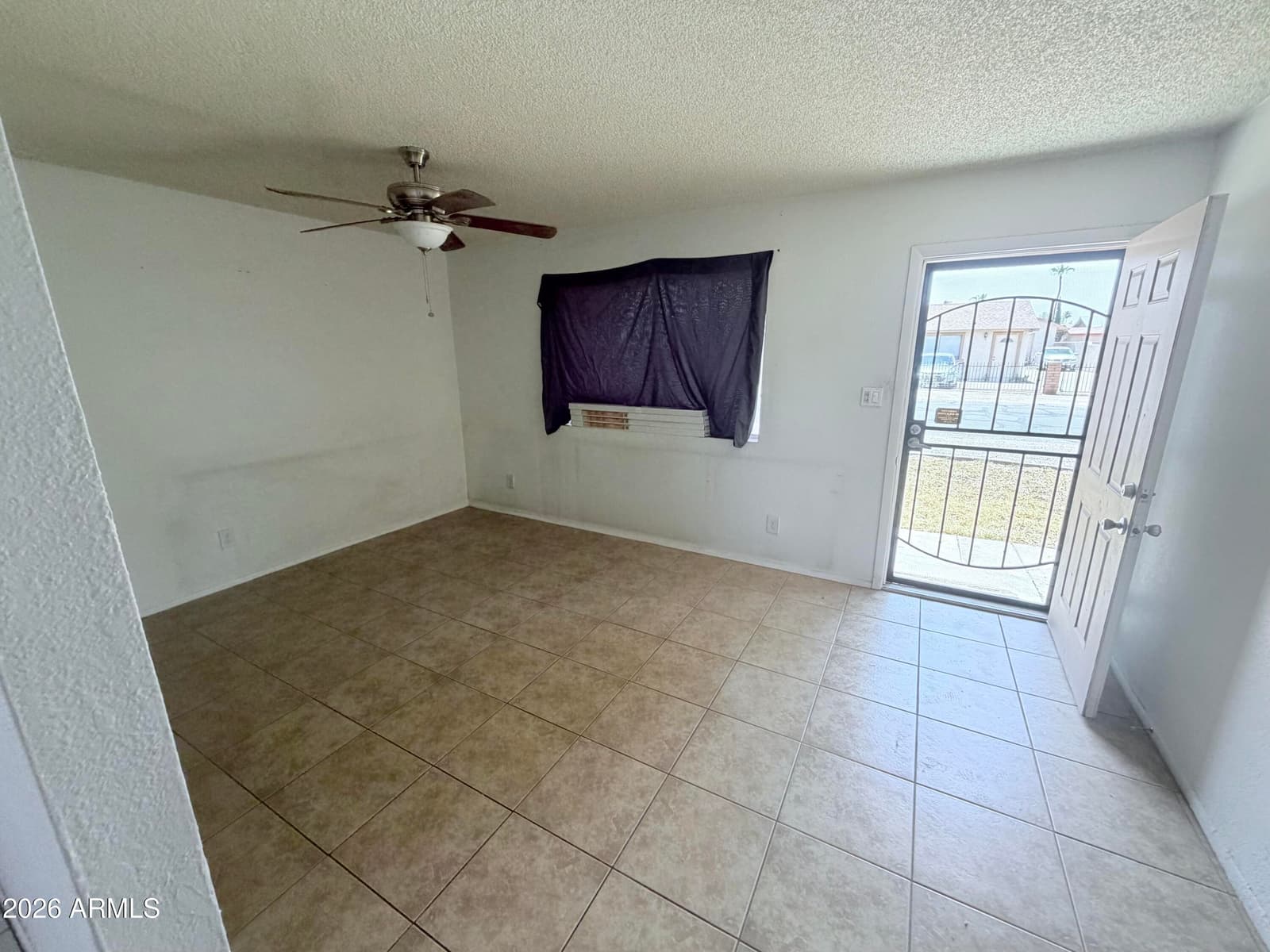 13216 W Tuckey Lane, Glendale, AZ 85307 — photo 6 of 31