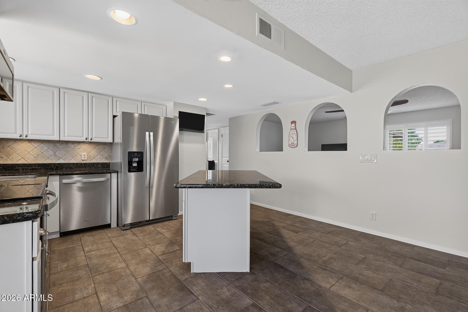 6122 W CAROL ANN Way, Glendale, AZ 85306 — photo 7 of 23