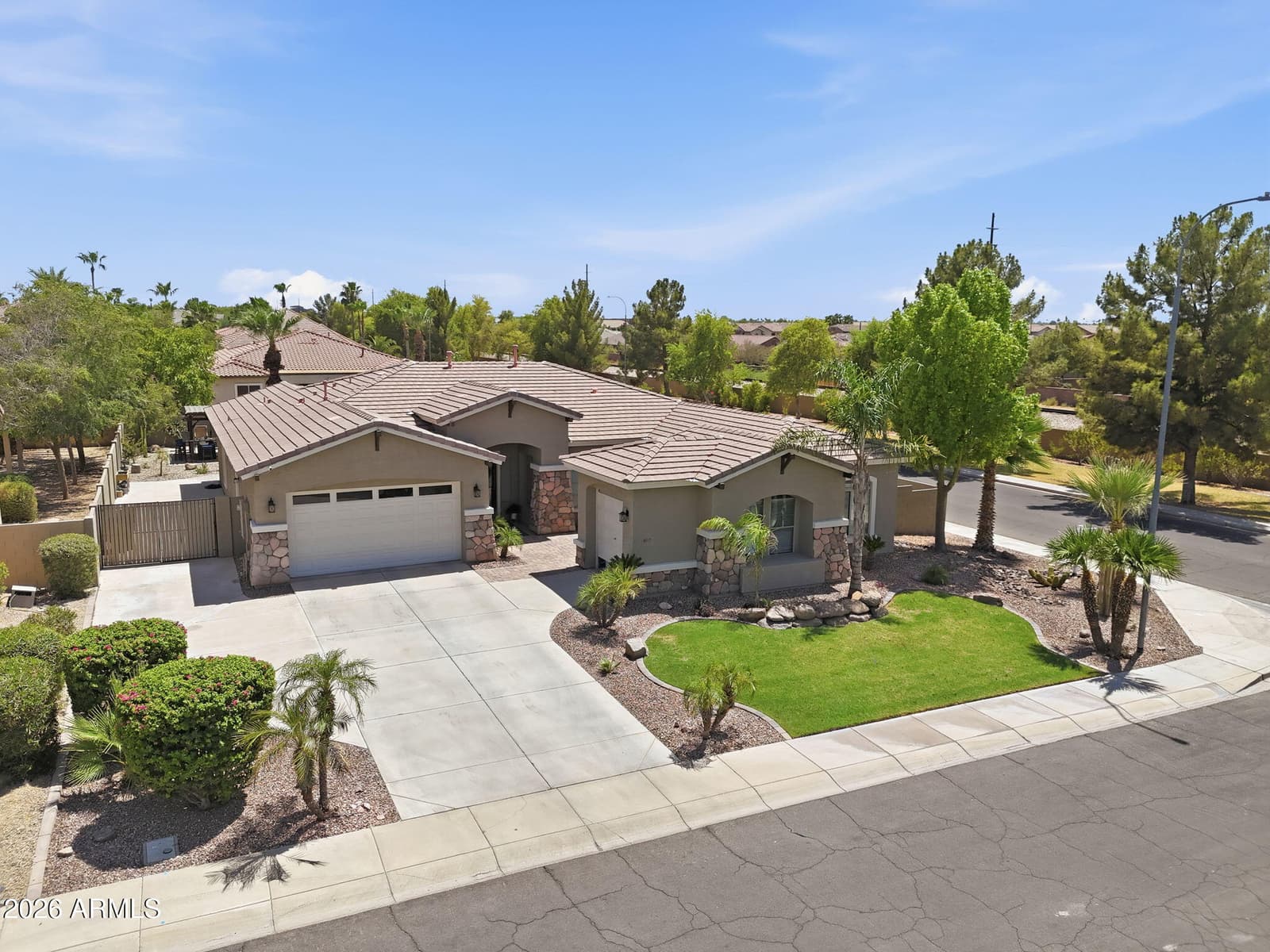 407 E TONTO Place, Chandler, AZ 85249 — photo 3 of 76
