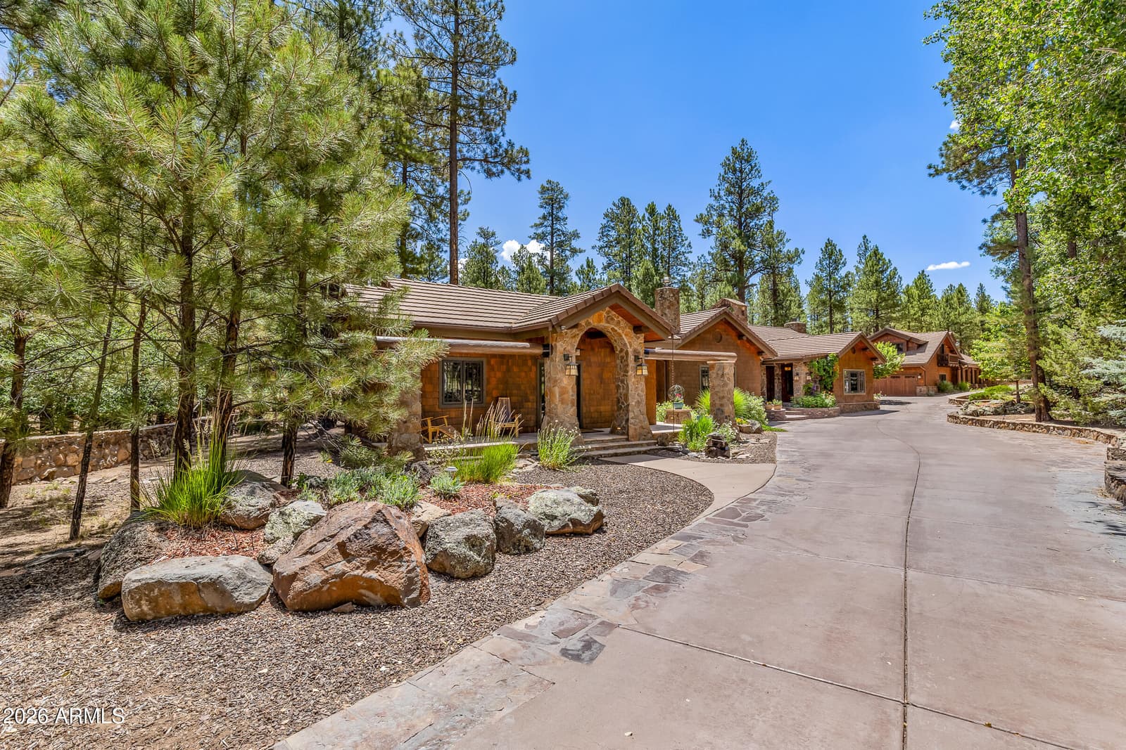 2912 N Creekside Drive, Flagstaff, AZ 86001 — photo 1 of 104