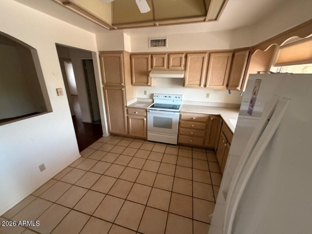 7941 E NAVARRO Avenue, Mesa, AZ 85209 — photo 6 of 33
