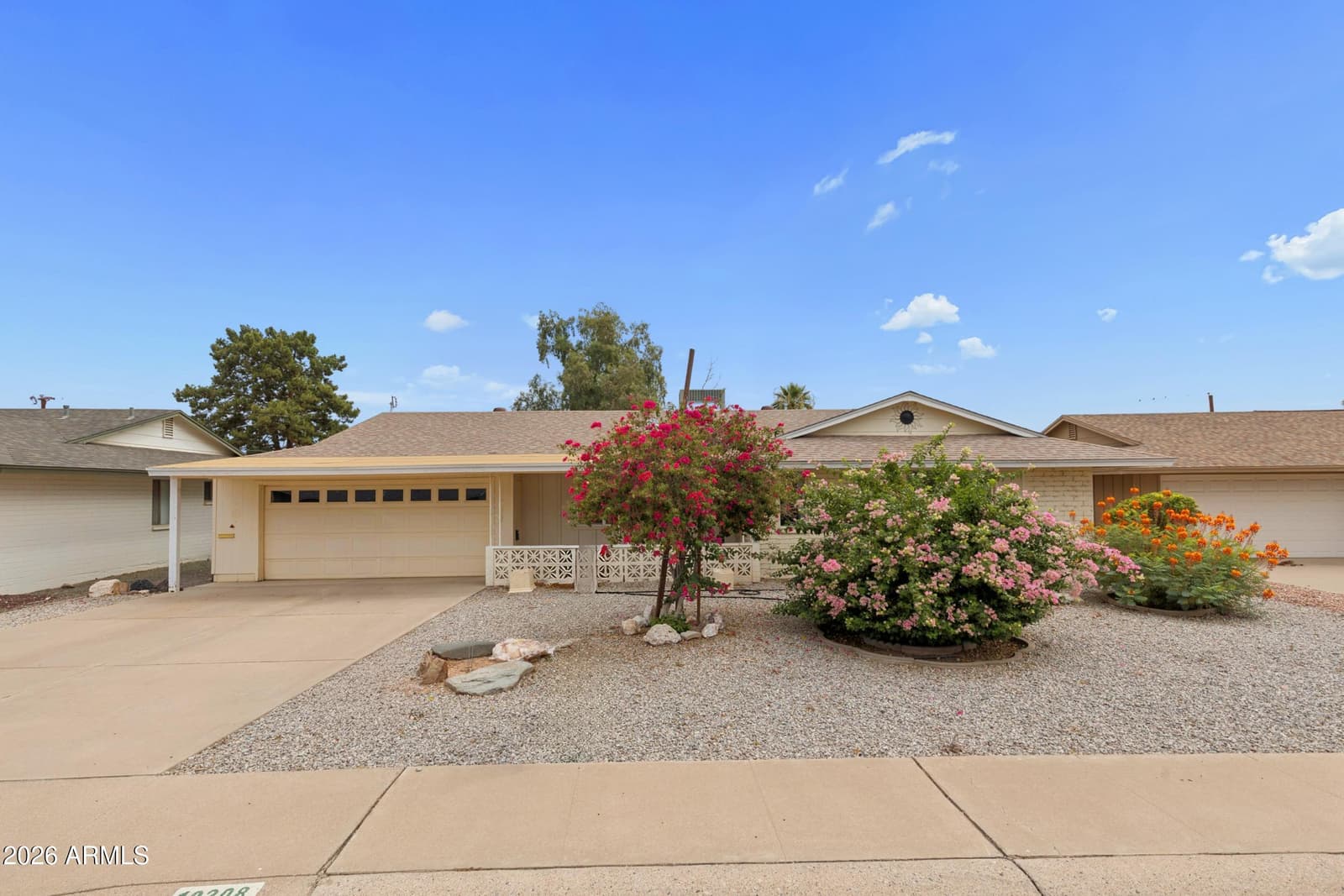 10208 W PINEHURST Drive, Sun City, AZ 85351 — photo 5 of 73