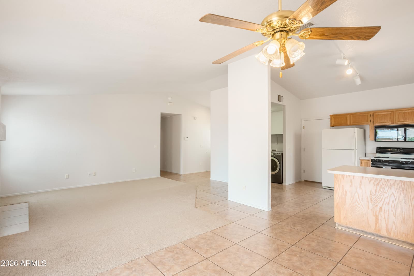 3085 RAVEN Drive, Sierra Vista, AZ 85650 — photo 9 of 40