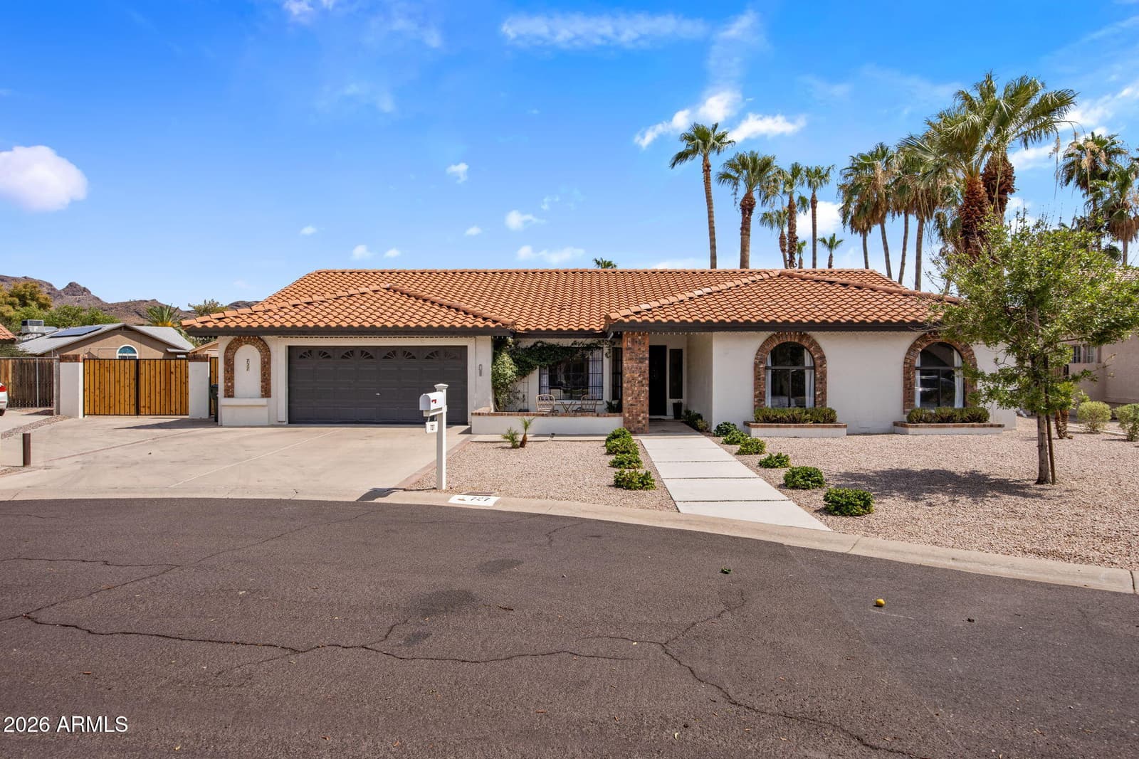 727 E Kings Avenue, Phoenix, AZ 85022 — photo 1 of 39