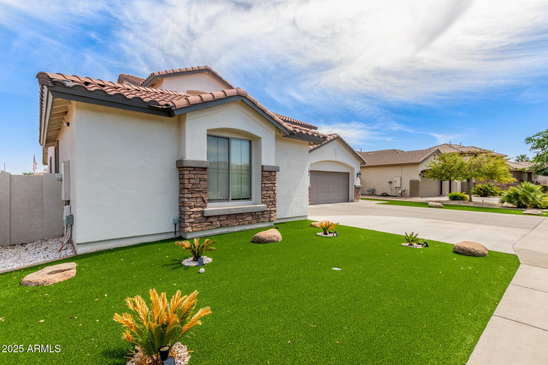 6745 S RACHAEL Way, Gilbert, AZ 85298 — photo 4 of 72