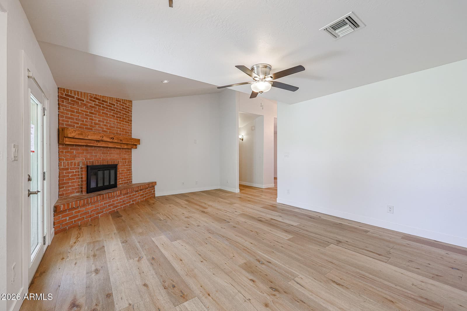 5542 W NORTHWOOD Drive, Glendale, AZ 85310 — photo 9 of 40