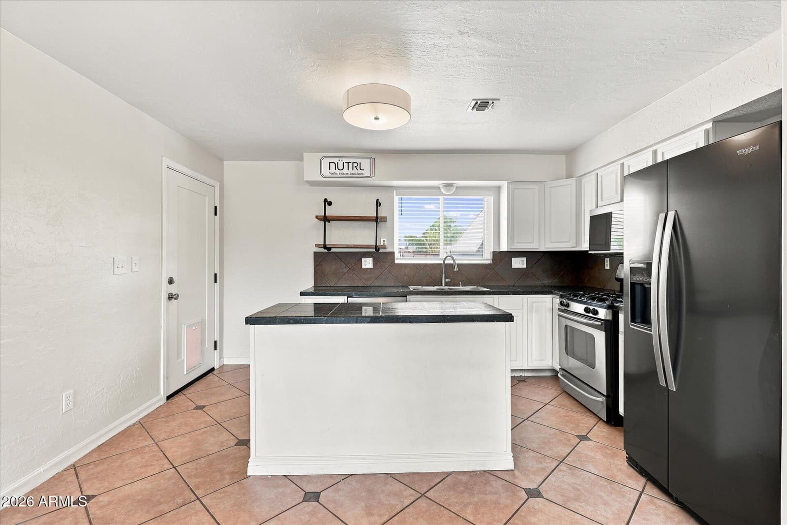 132 W BARRUS Place, Casa Grande, AZ 85122 — photo 13 of 33