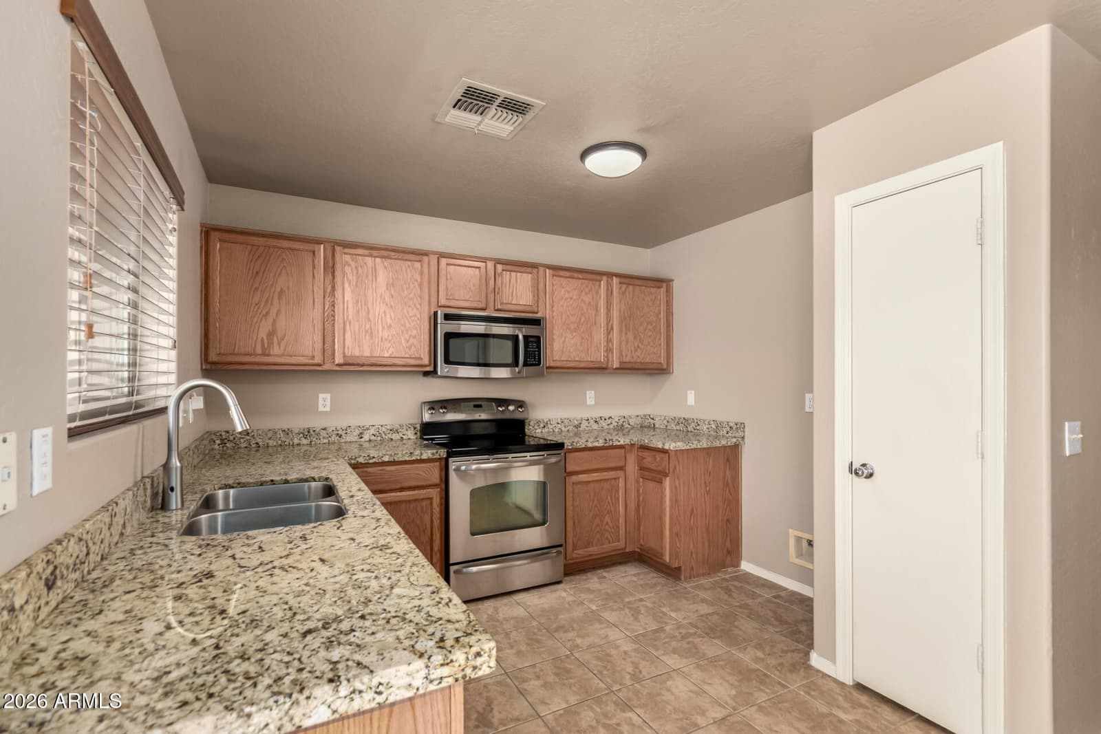 7917 W NAPOLI Street, Phoenix, AZ 85043 — photo 4 of 16