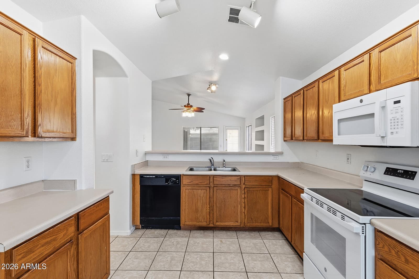 8950 W HOLLY Street, Phoenix, AZ 85037 — photo 3 of 31